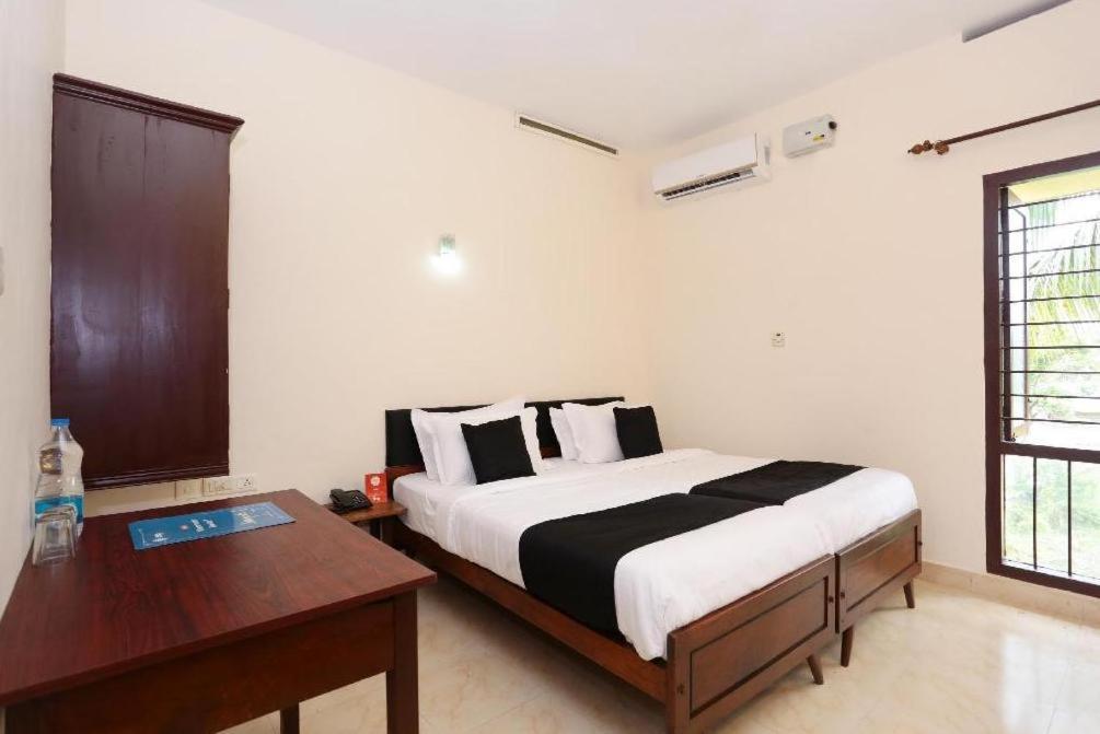 Hotel Sunday - Townhouse Club Airport Trivandrum Thiruvananthapuram Exterior foto