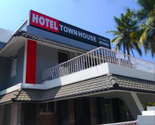 Hotel Sunday - Townhouse Club Airport Trivandrum Thiruvananthapuram Exterior foto