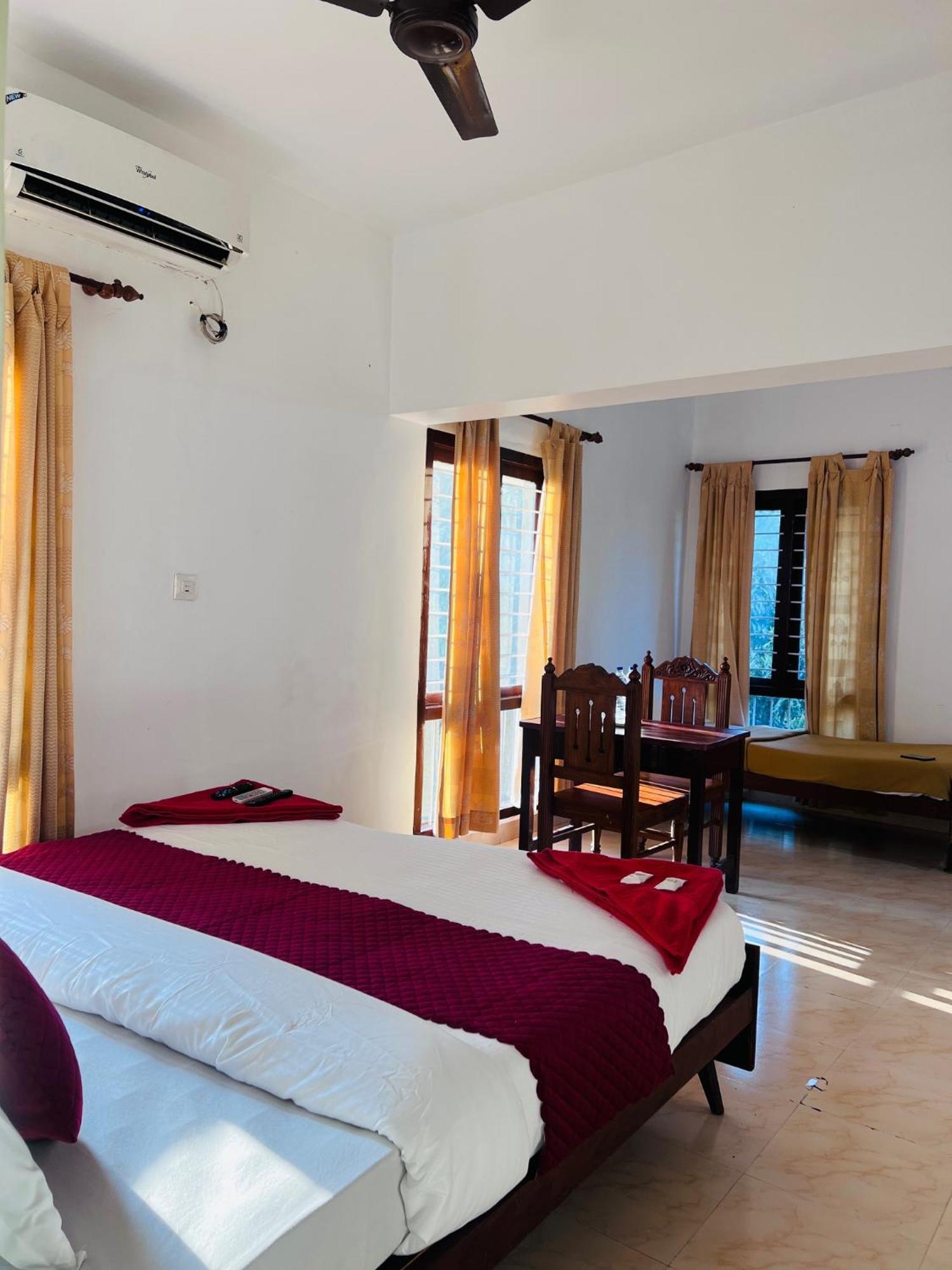 Hotel Sunday - Townhouse Club Airport Trivandrum Thiruvananthapuram Exterior foto