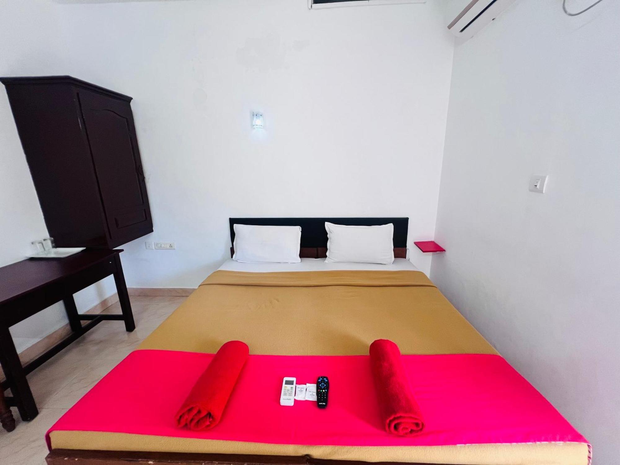 Hotel Sunday - Townhouse Club Airport Trivandrum Thiruvananthapuram Exterior foto