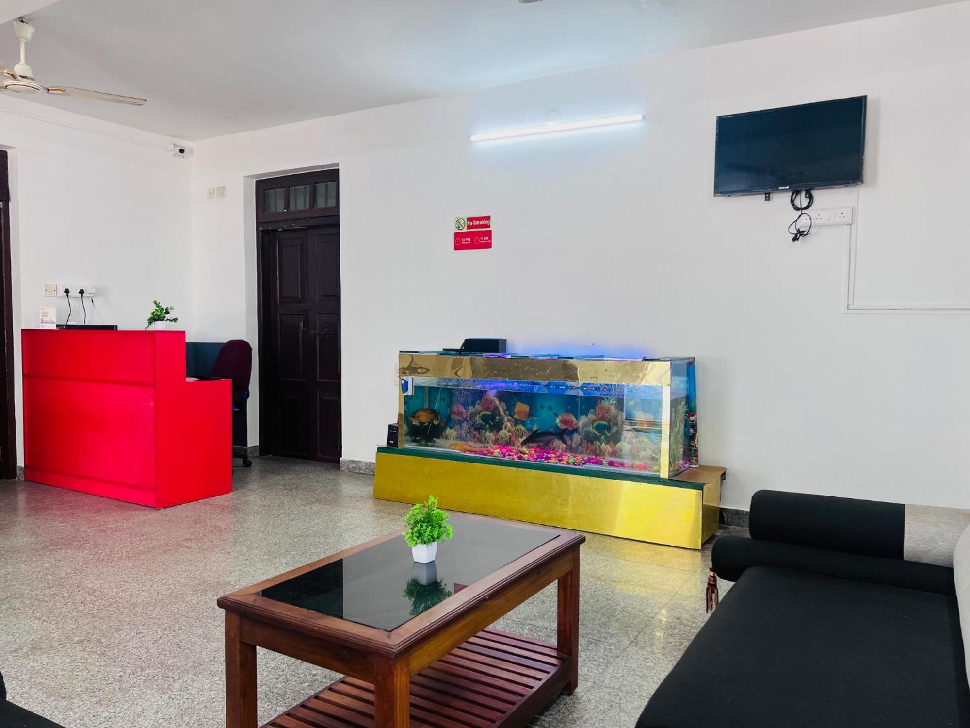 Hotel Sunday - Townhouse Club Airport Trivandrum Thiruvananthapuram Exterior foto