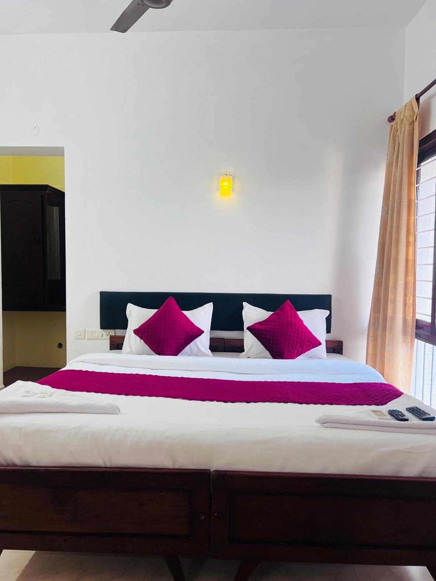 Hotel Sunday - Townhouse Club Airport Trivandrum Thiruvananthapuram Exterior foto