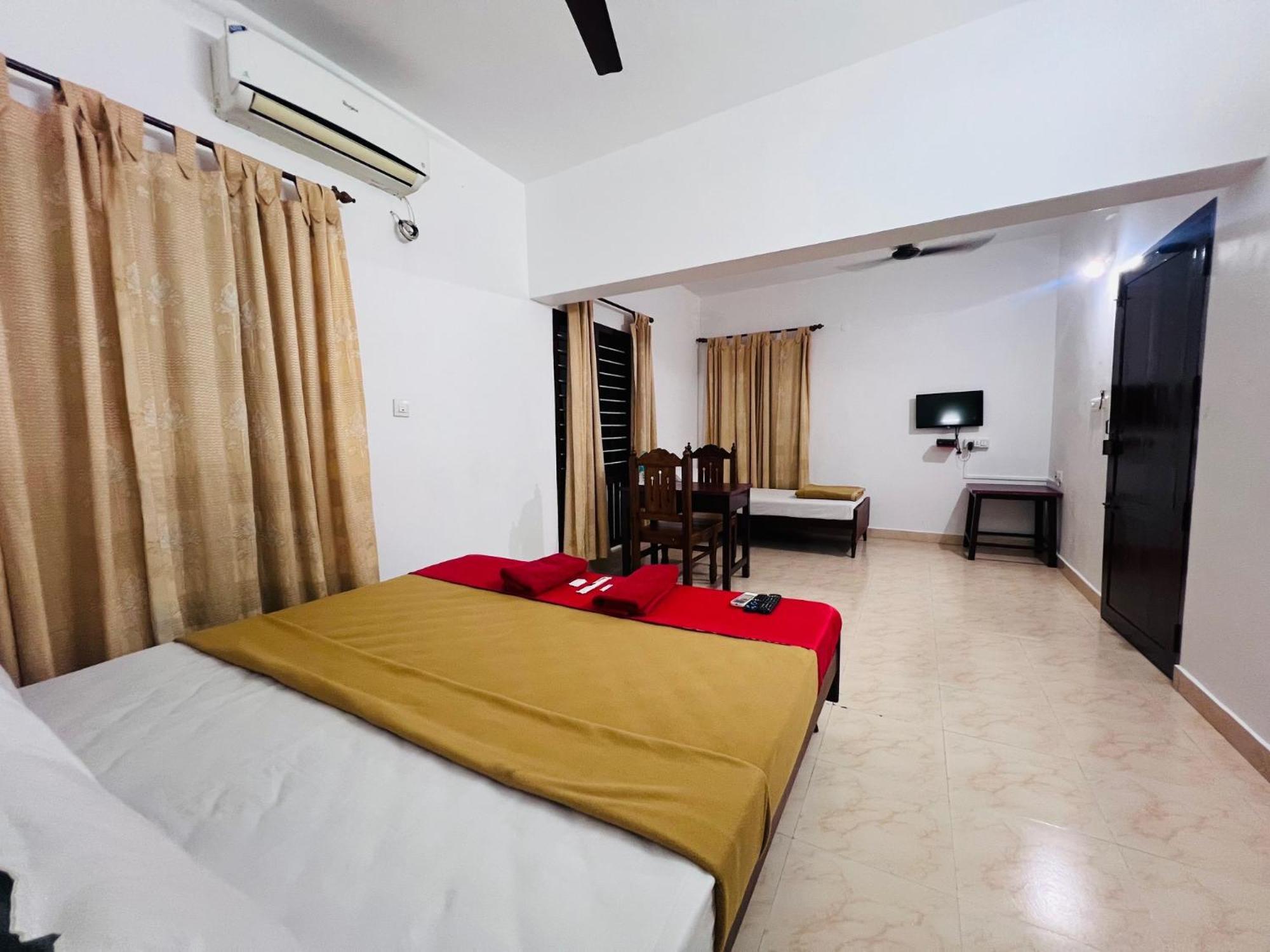Hotel Sunday - Townhouse Club Airport Trivandrum Thiruvananthapuram Exterior foto