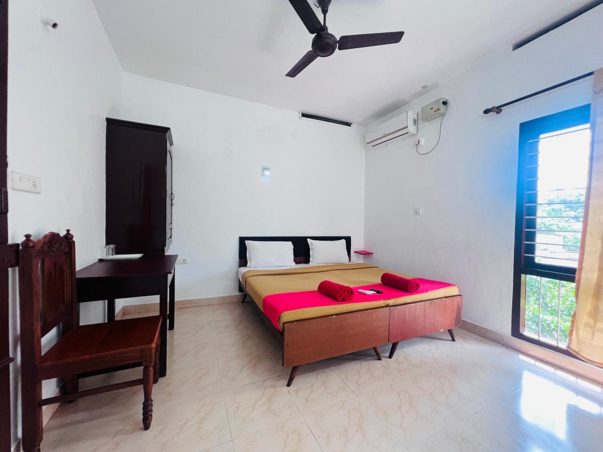 Hotel Sunday - Townhouse Club Airport Trivandrum Thiruvananthapuram Exterior foto